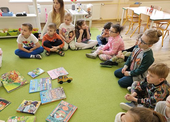 Grafika 42: 23.04.2025 Światowy Dzień Książki
