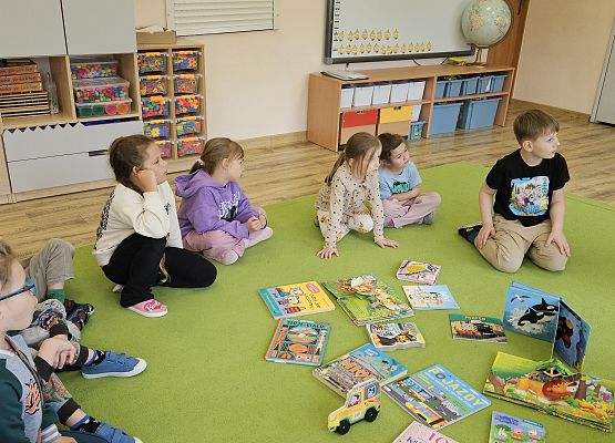 Grafika 43: 23.04.2025 Światowy Dzień Książki