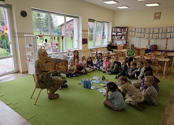 Grafika 45: 23.04.2025 Światowy Dzień Książki