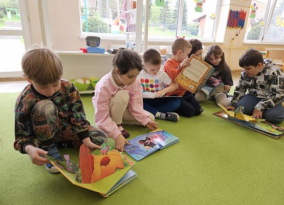 Grafika 52: 23.04.2025 Światowy Dzień Książki