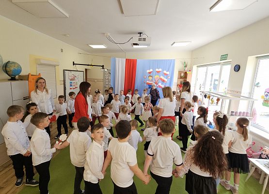 Grafika 42: 30.04.2025 Święta Majowe - Quiz wiedzy o Polsce