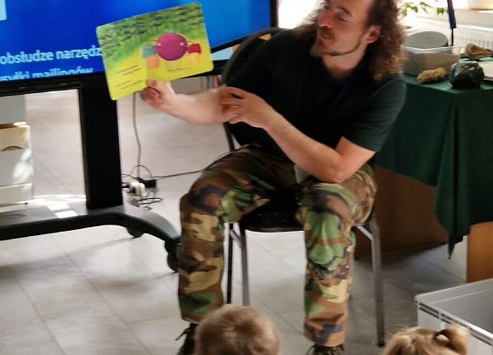 Grafika 39: 09.05.2025 Wizyta w Bibliotece Publicznej Gminy Wicko