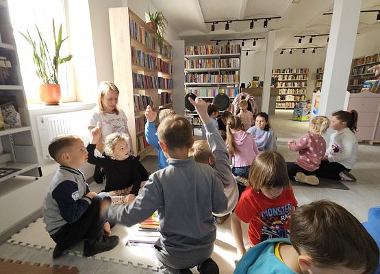 Grafika 11: 14.05.2025 Wizyta w Blibliotece Publicznej Gminy Wicko - gr III