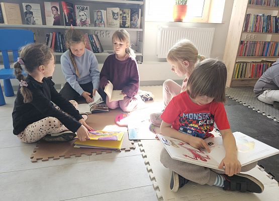 Grafika 35: 14.05.2025 Wizyta w Blibliotece Publicznej Gminy Wicko - gr III