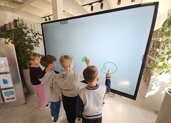 Grafika 40: 14.05.2025 Wizyta w Blibliotece Publicznej Gminy Wicko - gr III