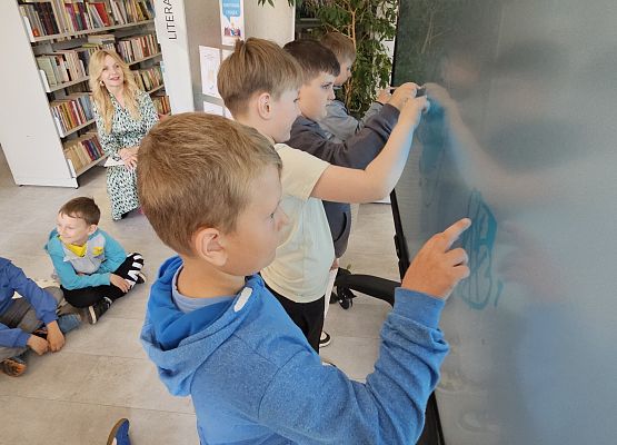 Grafika 44: 14.05.2025 Wizyta w Blibliotece Publicznej Gminy Wicko - gr III