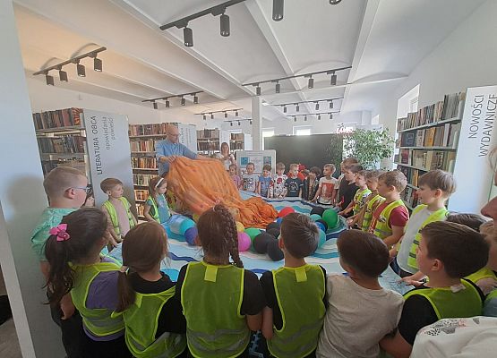 Grafika 16: Spotkanie autorskie w Bibliotece Publicznej w Wicku - gr III