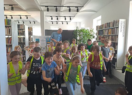 Grafika 32: Spotkanie autorskie w Bibliotece Publicznej w Wicku - gr III