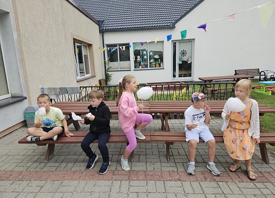Grafika 111: 01.08.2025 Rozpoczęcie wakacyjnych zabaw w naszym przedszkolu