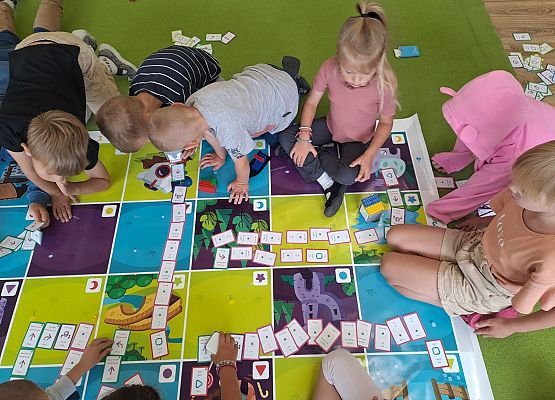 Wakacyjna podróż w świat kodowania w gr III grafika