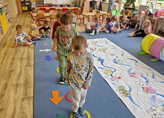 Grafika 8: "Morskie opowieści" - kodowanie na dywanie w gr I