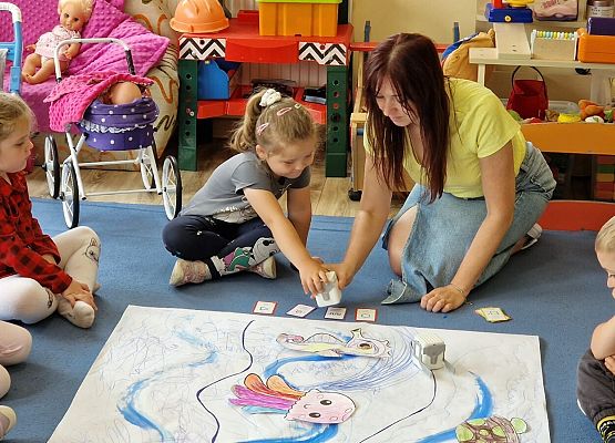 Grafika 13: "Morskie opowieści" - kodowanie na dywanie w gr I