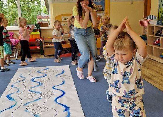 Grafika 26: "Morskie opowieści" - kodowanie na dywanie w gr I