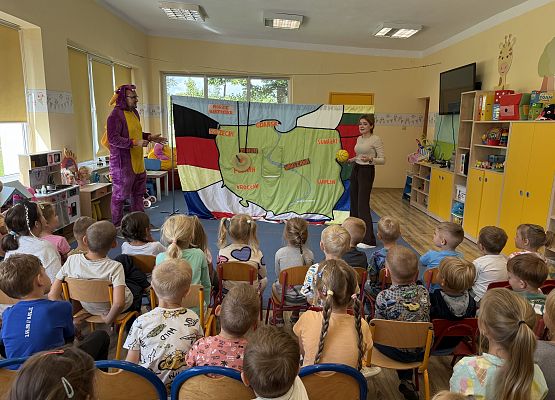 Grafika 32: 06.08.2025 Przedstawienie teatralne pt. "Podróże po Polsce"!