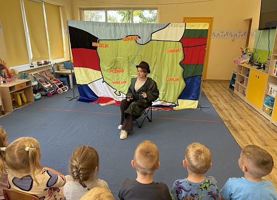 Grafika 9: 06.08.2025 Przedstawienie teatralne pt. "Podróże po Polsce"!