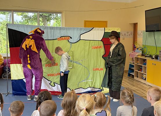 Grafika 12: 06.08.2025 Przedstawienie teatralne pt. "Podróże po Polsce"!