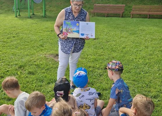 Grafika 15: 12.08.2025 Czytanie na trawie