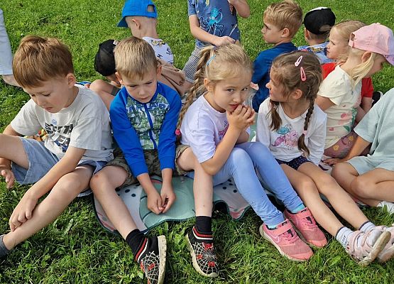 Grafika 14: 12.08.2025 Czytanie na trawie