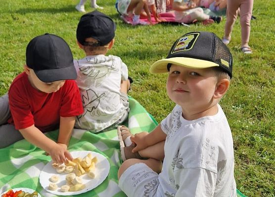 Grafika 23: 12.08.2025 Czytanie na trawie