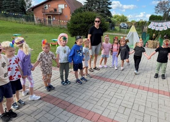 Grafika 3: 18.08.2025 Dzień zabaw na "Dzikim Zachodzie"