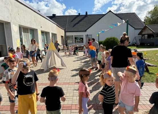 Grafika 9: 18.08.2025 Dzień zabaw na "Dzikim Zachodzie"