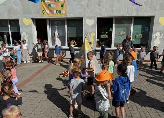 Grafika 11: 18.08.2025 Dzień zabaw na "Dzikim Zachodzie"