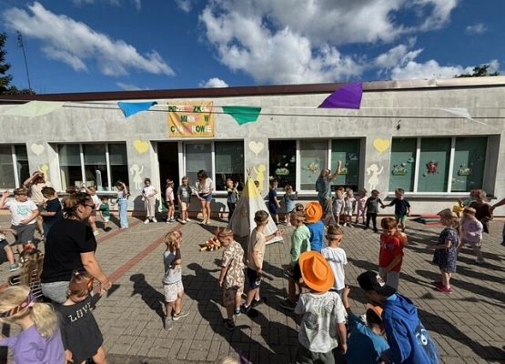 Grafika 13: 18.08.2025 Dzień zabaw na "Dzikim Zachodzie"