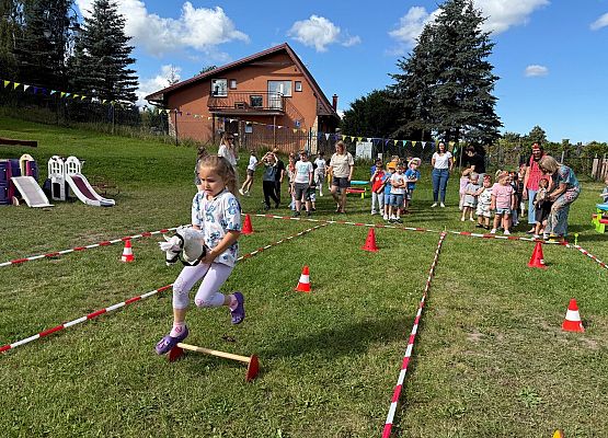 Grafika 29: 18.08.2025 Dzień zabaw na "Dzikim Zachodzie"