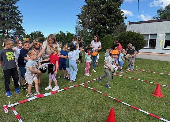 Grafika 30: 18.08.2025 Dzień zabaw na "Dzikim Zachodzie"