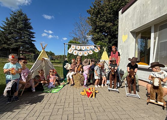 Grafika 56: 18.08.2025 Dzień zabaw na "Dzikim Zachodzie"