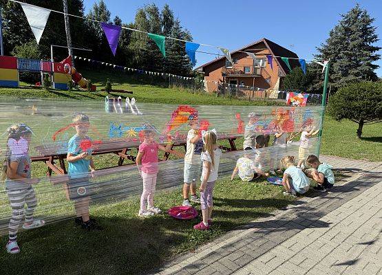 Grafika 19: 19.08.2025 Kolorowe malowanie w ogrodzie przedszkolnym – kreatywna zabawa w plenerze!
