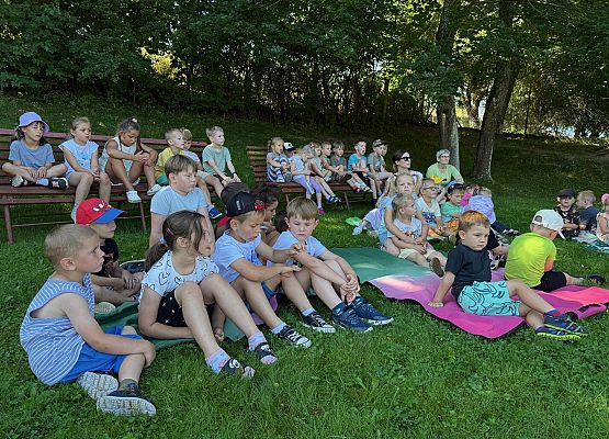 Grafika 6: "Bezpieczne wakacje" - Spotkanie z policjantami