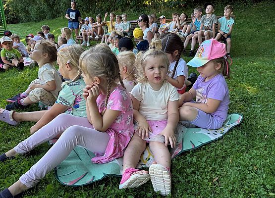 Grafika 9: "Bezpieczne wakacje" - Spotkanie z policjantami