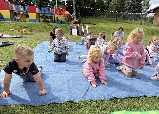 Grafika 35: 20.08.2025  Joga na trawie – chwila spokoju i zabawy wśród zieleni