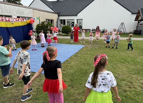 Grafika 3: 28.08.2025 Bal z Myszką Miki