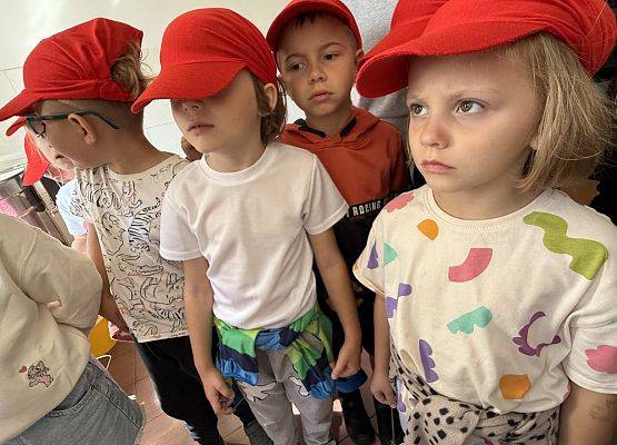 Grafika 53: 12.09.2025 Wizyta w pasiece P. Elżbiety Łukawskiej w Wicku – słodka przygoda naszych przedszkolaków!