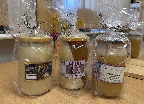 Grafika 86: 12.09.2025 Wizyta w pasiece P. Elżbiety Łukawskiej w Wicku – słodka przygoda naszych przedszkolaków!