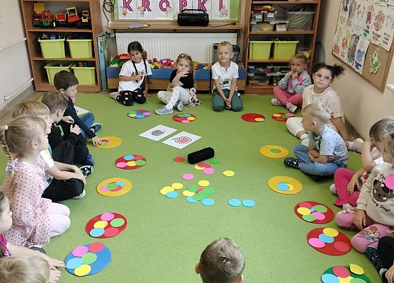 Grafika 41: 15.09.2025 Dzień Kropki w naszym przedszkolu