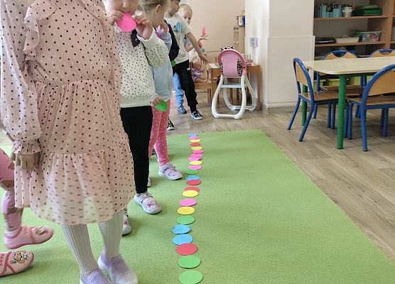 Grafika 45: 15.09.2025 Dzień Kropki w naszym przedszkolu