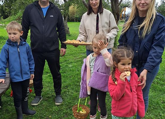 Grafika 4: Wycieczka do sadu!