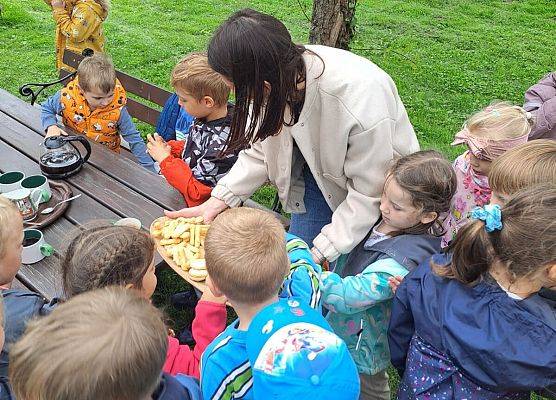 Grafika 5: Wycieczka do sadu!