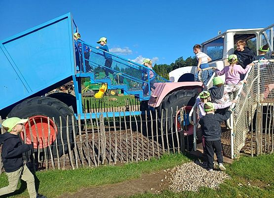 Grafika 17: 24.09.2025 Wycieczka na Farmę Alexa gr II