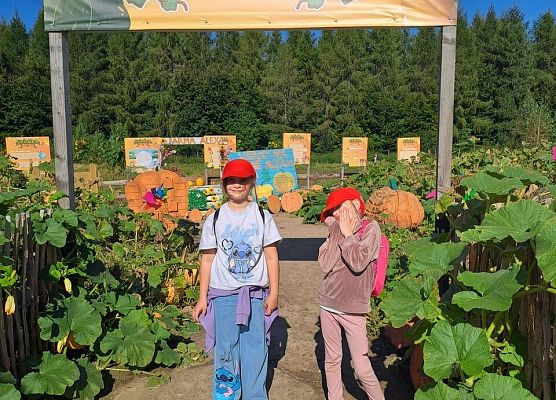 Grafika 21: 24.09.2025 Wycieczka na Farmę Alexa gr III