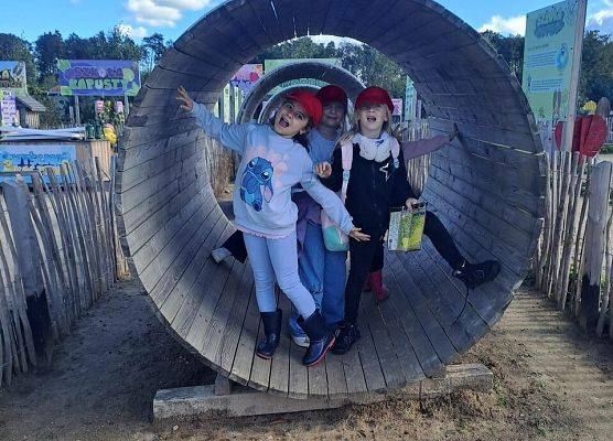 Grafika 27: 24.09.2025 Wycieczka na Farmę Alexa gr III