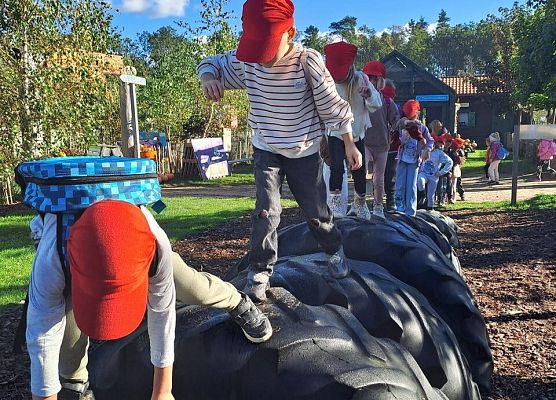 Grafika 65: 24.09.2025 Wycieczka na Farmę Alexa gr III