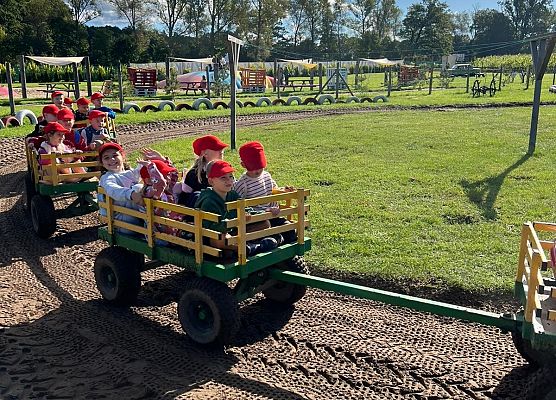 Grafika 92: 24.09.2025 Wycieczka na Farmę Alexa gr III