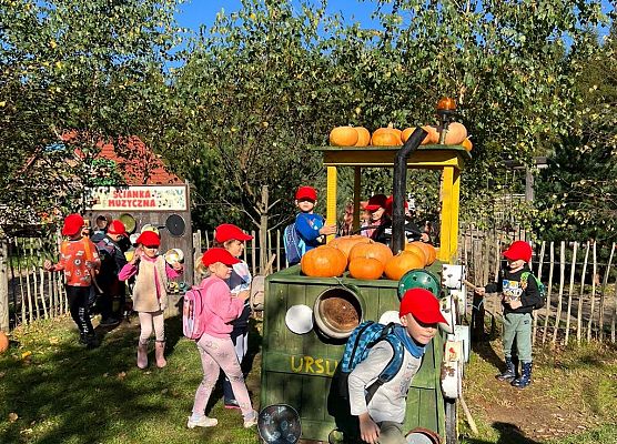 Grafika 96: 24.09.2025 Wycieczka na Farmę Alexa gr III