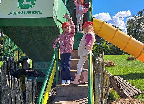 Grafika 173: 24.09.2025 Wycieczka na Farmę Alexa gr III