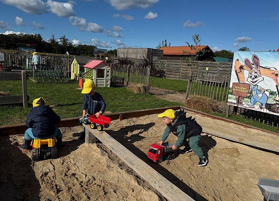 Grafika 60: 24.09.2025 Wycieczka na Farmę Alexa gr I
