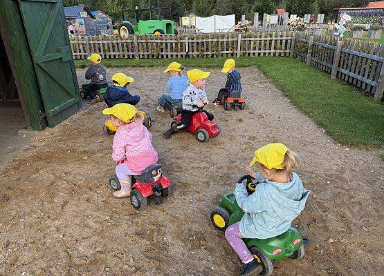 Grafika 73: 24.09.2025 Wycieczka na Farmę Alexa gr I